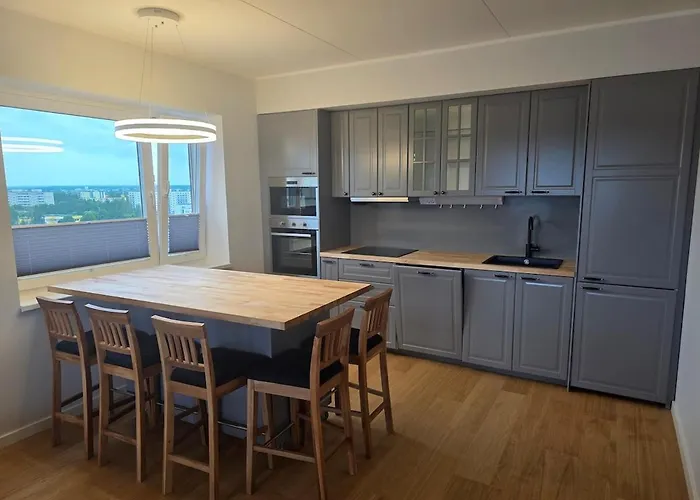 Апартаменты Spacious And Cozy In